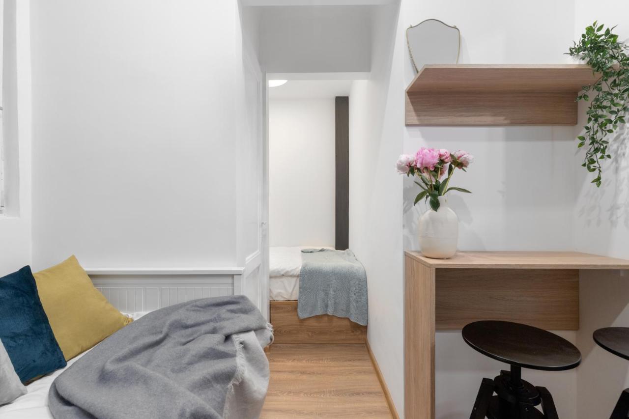 Ultra Central, 15 Sqm Studio By Urbanesq Bukares Bagian luar foto
