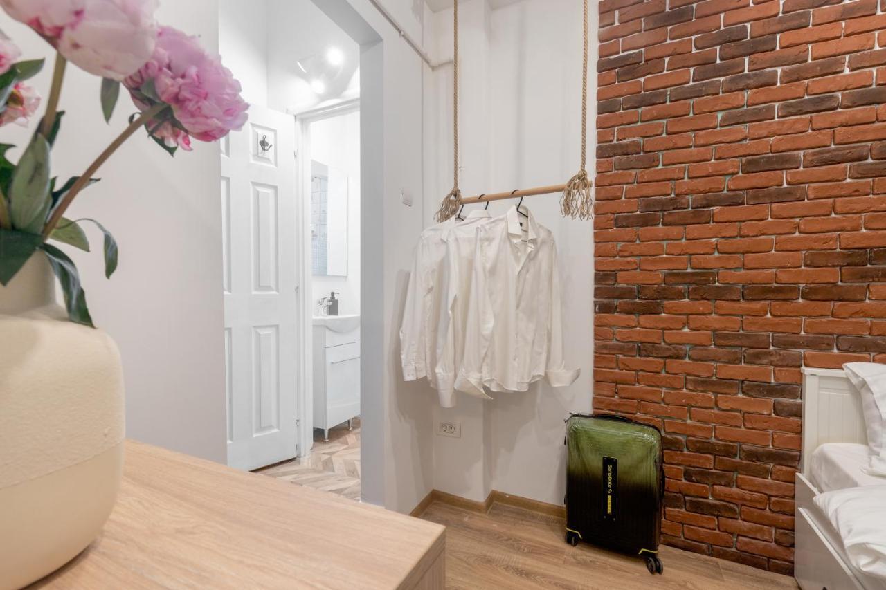 Ultra Central, 15 Sqm Studio By Urbanesq Bukares Bagian luar foto